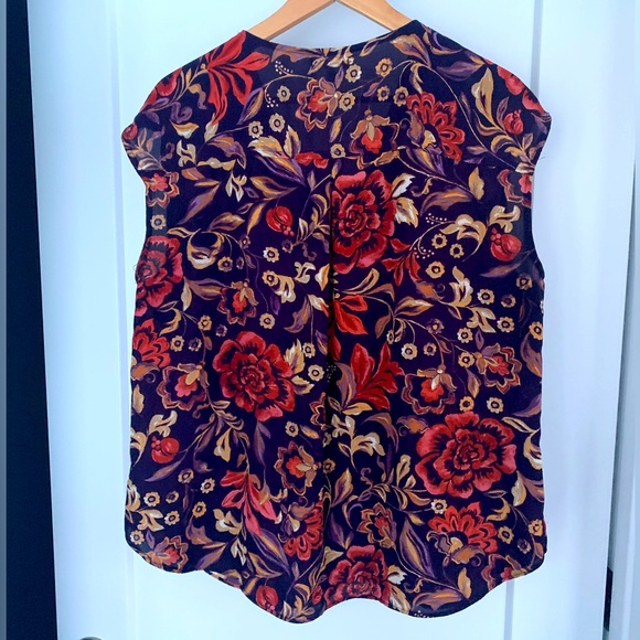 Floral V-Neck Sleeveless Tank - Picture 3 of 4